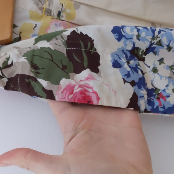 Joules Floral Skirt, Size 4, Cream and Floral, Lined, Pockets, Pleats - Picture 5 of 6